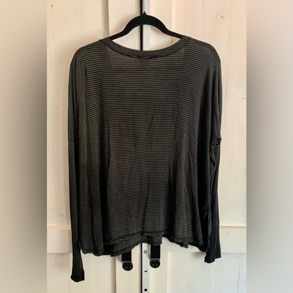 Brandy Melville Striped Long Sleeve Shirt - Picture 4 of 5